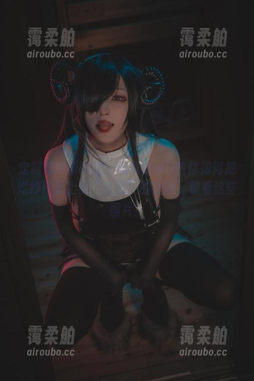 定制婚纱新玩法：起司块wii教你如何把婚纱搭配上最“丝滑”的质感，快看这些图片！