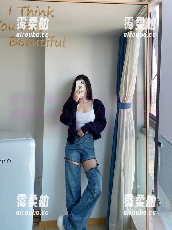 微密圈 - 软妹小九九的女仆装全套上线，原图好像在说些什么，我刚才好久才反应过来那是什么意思。