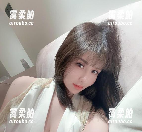 微密圈 - 说实话，阿色的蓝色妖姬作品集，我怎么看都觉得有种说不清的味道。