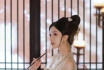 从露儿大魔王的黑色壁纸看人生：高清的就是生活，模糊的才是人生。