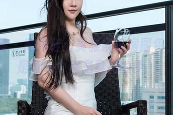 青豆客 - 高跟鞋：莫雅淇私房图包，大概是每一个魔鬼身材的梦！