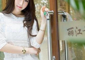 魅妍社 - Cheryl青树在浴缸里，套图中这个姿态，果然不愧是“Cheryl青树”这个名字。