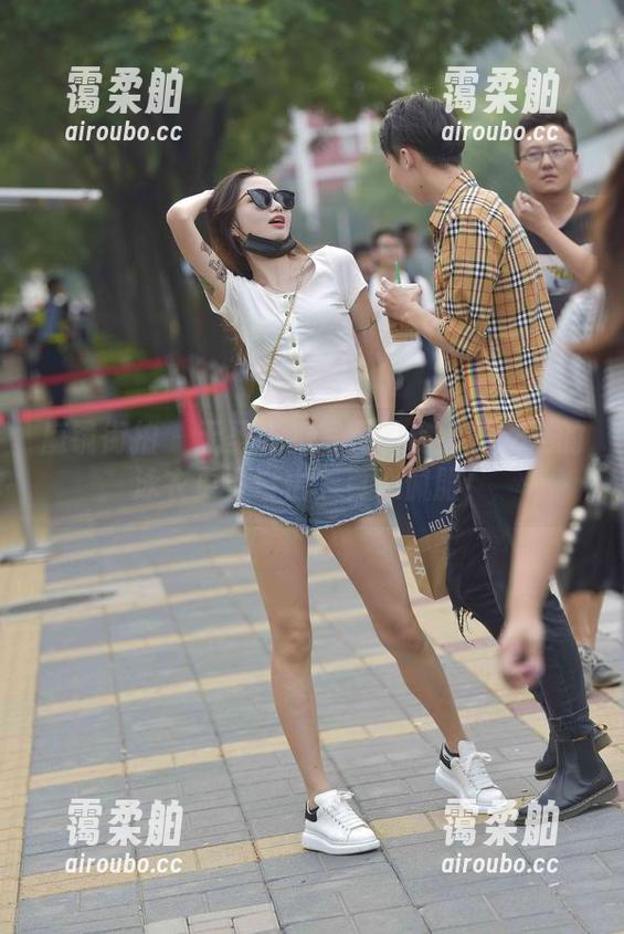 魔镜街拍 - 无圣光的写真的确给了芝芝的泳衣更多自由，真心佩服！