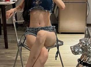 微密圈 - 当黎允熙化身圣诞女王，精选美图里每一帧都有她的霸气侧漏。