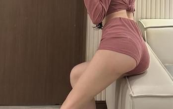 微密圈 - 黎允熙baby的白丝：原图里藏着几分不经意的诱惑与俏皮，资源随你拿。